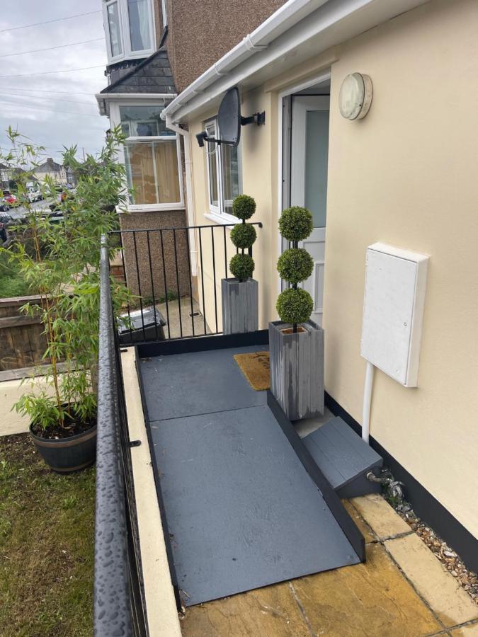 Two Bedroom Detached Modern Bungalow Close To Plymouth Argyle Fc Εξωτερικό φωτογραφία